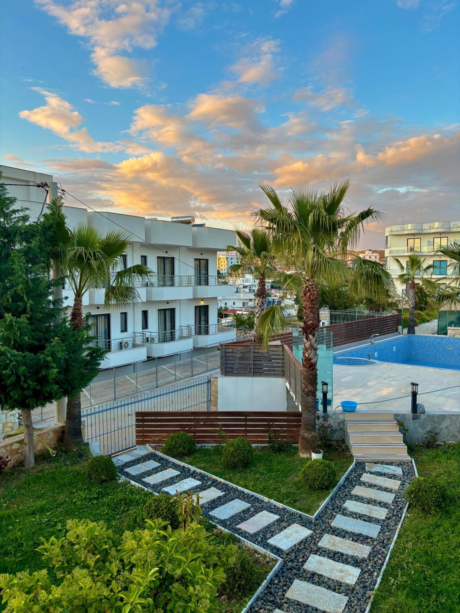 Отель Blue Water 4*